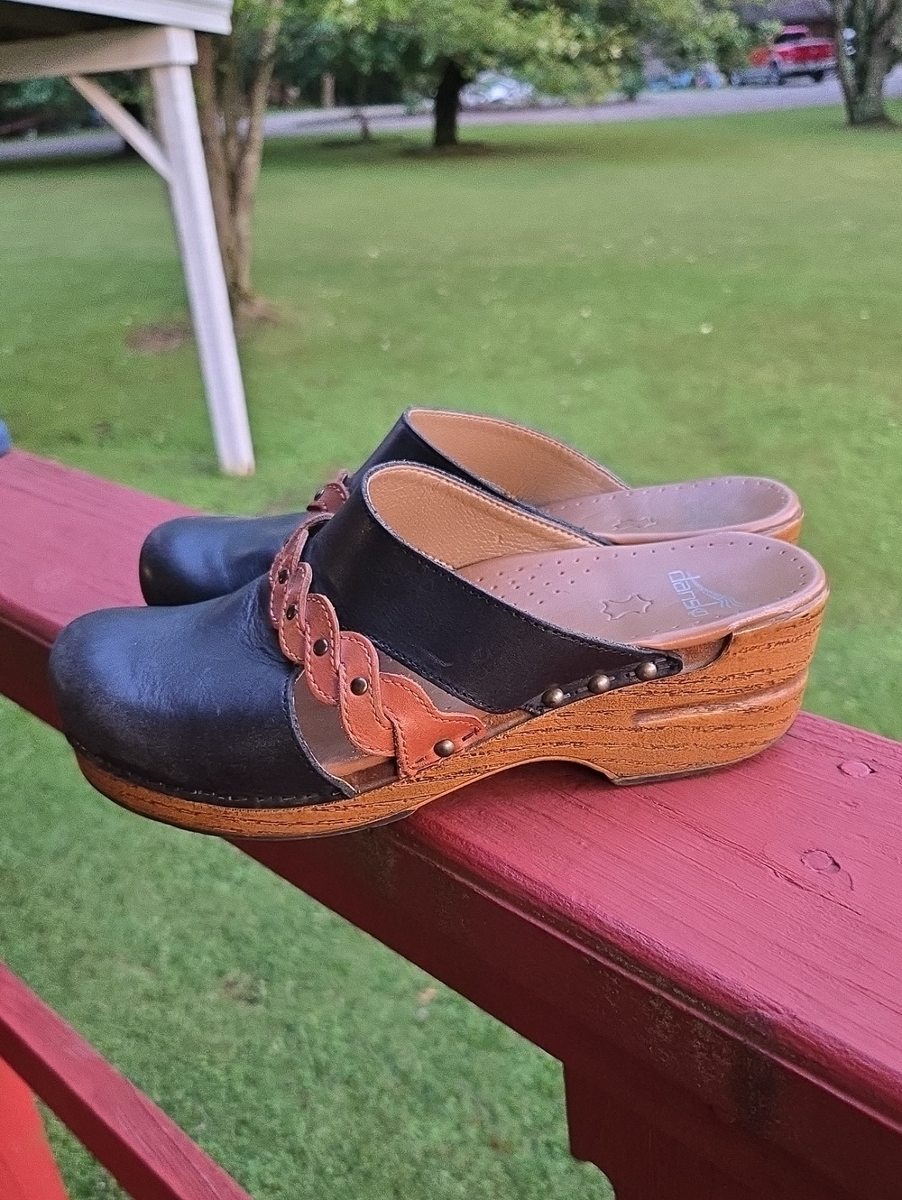 Dansko Wmn Black Leather Slip-On Clogs with Tan Braided Strap Metal Accent Sz 37 - Picture 5 of 7
